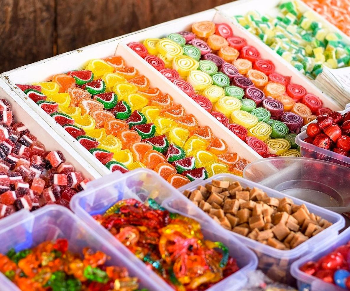 Preparación manual de caramelos y confituras